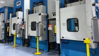 AP&T hat eine vollautomatische und integrierte Produktionsanlage für Aesculap zur Herstellung von Sterilbehältern für chirurgische Instrumente und sonstige Operationsgeräte entwickelt. (Bild: AP&T)