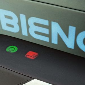 Die Funktionen sind zwar stets intuitiv zur Hand, aber ohne permanent sichtbare Bedienelemente. Die sogenannte „Shy“-Technologie macht’s möglich.(Bild:  Continental)