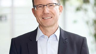 Michael Reichle, CEO von Siemens Logistics: „Der neue Firmenname Siemens Logistics unterstreicht unsere erweiterten Entwicklungsmöglichkeiten im Logistikmarkt über die Bereiche Brief, Paket und Flughafen hinaus.“ (Bjørn Jansen)