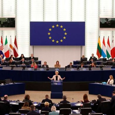 Die EU Kommission will erreichen, dass zweifelhafte Netzwerktechnik aus den Systemen effektiver verbannt werden kann. Konkret geht es um Produkte von Huawei und ZTE, die verdächtigt werden, sicherheitskritisch zu sein. Auch die Cybersicherheit will die Kommission stärken ... (Bild: EU Kommission)