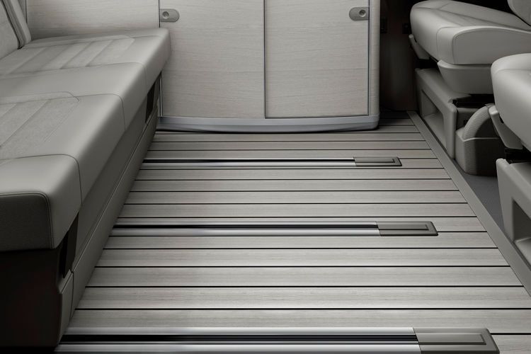 Weniger farbenfroh fällt zudem der Innenraum des Camping-Modells aus. (VW)