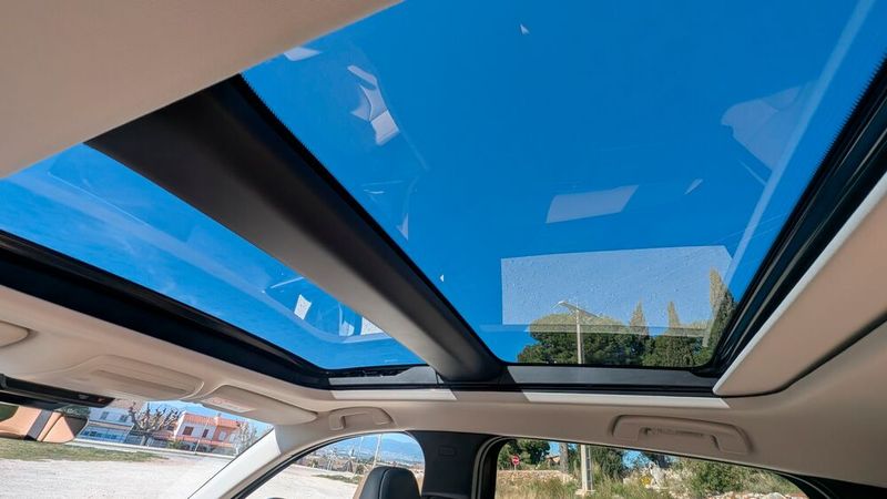 Das Panorama-Glasschiebedach ist optional erhältlich. (Bild: Mauritz – VCG)