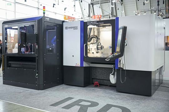 Die «IRD-500» mit vollständig integrierter Roboterzelle kombiniert moderne Schleiftechnologie mit intelligenter Automatisierung.(Bild:  Danobat-Overbeck GmbH)