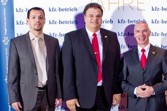 Ragnar Lang (Vogel Business Media), Hans-Georg Marmit und Peter Schuler (beide KÜS) (Archiv: Vogel Business Media)