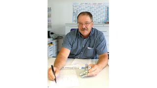 Dipl.-Ing. Klemens Nock, Handlungsbevollmächtigter und stellvertretender Geschäftsführer der Sander Automation GmbH in Renchen: „Wir bieten dem Kunden nicht nur Automatisierungslösungen, sondern auch Dienstleistungen, wie beispielsweise die Hubzahlberechnung mit allen relevanten Daten – die auch stimmen.“ Bild: Kuhn (Archiv: Vogel Business Media)