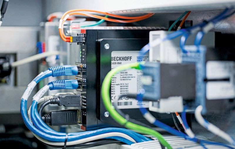 Die Heißtestmaschine wird von einem Ultra-Kompakt-Industrie-PC C6030 gesteuert.  (Bild: Beckhoff Automation)