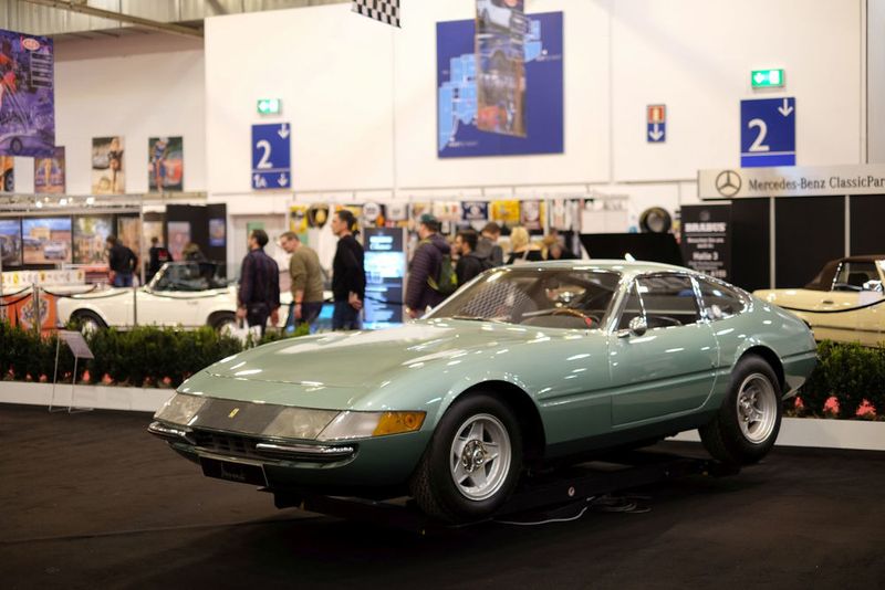 Mit dabei war unter anderem ein Ferrari F40. (Messe Essen)