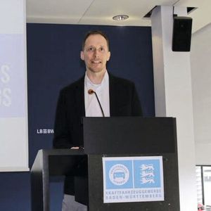 Daniel Rösch, Pressesprecher beim Landesverband, informierte über bereits bestehende Möglichkeiten und Angebote im Rahmen der Digitalisierung.(Bild:  Kfz-Gewerbe Baden-Württemberg)