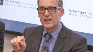 Werner Reus von Microsoft lud Branchenvertreter und Presse zum Gespräch über Industrie 4.0 (Bild: Alex Schelbert)