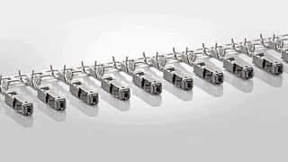 Mehrteiliger Steckverbinder, der im Rahmen einer einstufigen Fertigung abgebildet werden kann. Hierzu werden selektiv galvanisierte Stanzbänder mit üblichen Blechstärken von 0,2 bis 0,4 Milliimeter verarbeitet. (Bild: Kramski)