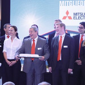 Das Team von Mitsubishi Electric freute sich, in diesem Jahr Gastgeber des 8. Mitgliedertreffens der CNC-Arena in Düsseldorf sein zu dürfen.