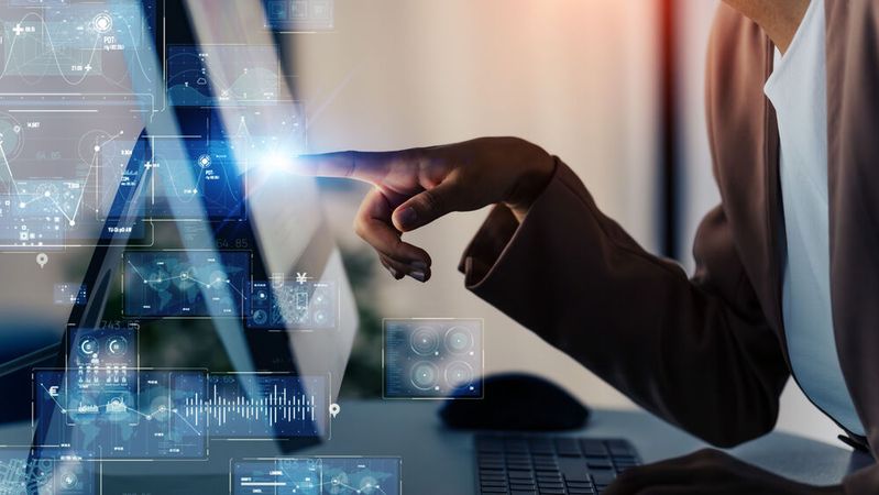 Mit Model-Based Systems Engineering ist ein Lösungsansatz verfügbar, der mittlerweile einen praxistauglichen Reife- und Verbreitungsgrad erreicht hat und toolunterstützt die Komplexität in der Entwicklung transparent sowie handhabbar macht.(Bild:  metamorworks - stock.adobe.com)