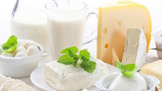 Abb. 1: Der Einsatz einer Mikrowelle erleichtert die Fettanalytik aus unterschiedlichen Lebensmitteln (Bild: © Brebca - Fotolia.com)