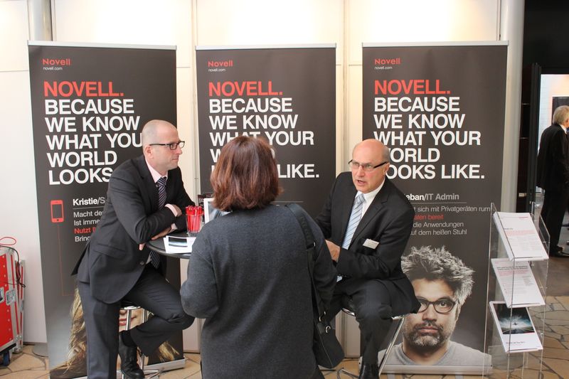 Der richtige Weg, den Windows File Server Cloud-fähig zu machen – Diesen kennen Carsten Grasshorn (r.) und Michael Stanscheck (l.) von Novell und haben auf der begleitenden Ausstellung und im Vortrag beschrieben wie es geht. (Bild: Svenja Mohn)