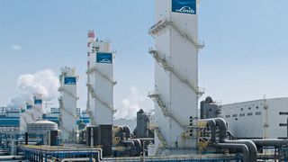 Die Linde Anlagen im chinesischen Lingwu sind Teil des weltweit größten zusammenhängend gebauten Luftzerlegungsanlagen-Komplexes bestehend aus 12 einzelnen Luftzerlegern. (Linde)