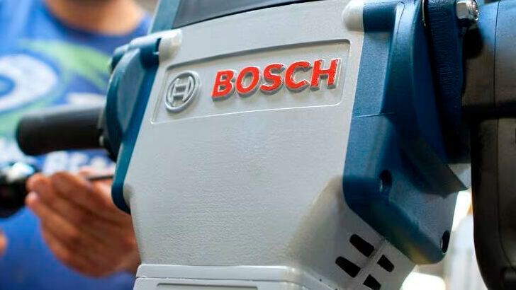 Eine Entlassungswelle droht jetzt auch für die Mitarbeiter von Bosch Power Tools in Leinfelden-Echterdingen. Nach Äußerungen des Unternehmens wackelt dort rund ein Viertel der 2.000 Stellen. Im Autozulieferbereich sind sogar Tausende von Jobs bedroht.(Bild:  dpa)