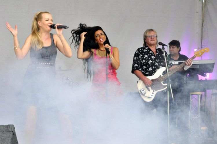 Brachten Schwung aufs Berliner Sommerfest: Partyband Ageless. (Foto: Zietz)
