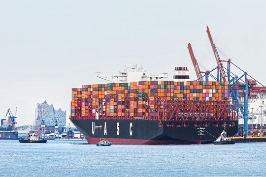 Hapag-Lloyd investiert kontinuierlich in seine Flotte. Die 400 Meter lange Al Nefud ist eines der größten Schiffe der Reederei und kann insgesamt 19.870 TEU transportieren.(Bild:  Hapag-Lloyd/Heinz-Joachim Hettchen)