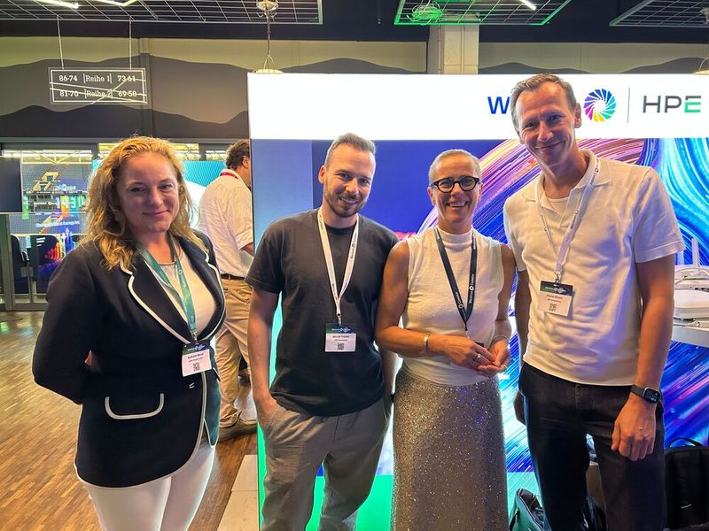 Bei HPE mit (v. l.) Nathalie Baron (Sales People), Michél Franke (HPE), Evelyn Vogt und David Simon (HPE)  (Bild: Vogel IT-Medien)