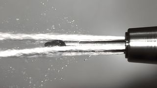 Coolant 2.0: Ø 10 mit 8 000 U/min bei 70 bar Kühlmitteldruck.  (Bild: Albrecht)