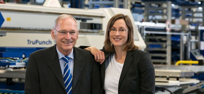 Die dritte und vierte Generation der Familie führen heute die Geschäfte der Firma Frizlen: Ernst Gehrung zusammen mit seiner Tochter Julia Horn. (Bild: Frizlen)