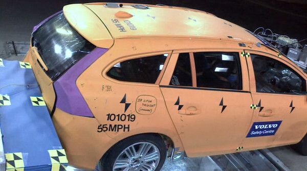 Den Euro-NCAP-Crashtest bestand der Volvo V60 Plug-in-Hybrid als beste Fahrzeug mit Elektromotor (Bild: Volvo)