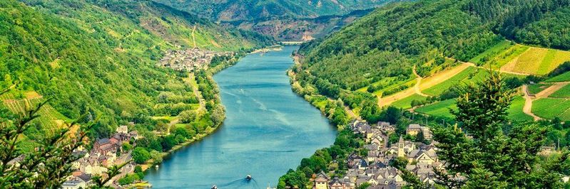 Um einen konstanten Datenfluss zu gewährleisten, setzten viele Unternehmen lange Zeit auf eigene Standleitungen, die den Austausch von Informationen zwischen Werkshallen und produzierenden Niederlassungen und der Zentrale gewährleisteten.(Bild:  gemeinfrei /  Pixabay)