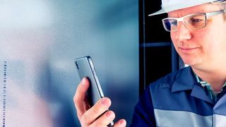 Mit „Quality Tracking“ können Fehlstellen auf dem Stahlband per Barcode entdeckt und entfernt werden. (Thyssenkrupp)