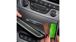 Opel bietet zwei Duftvariationen beim neuen Astra an, die ein neues Klima fernab vom Kunststoffgeruch erzeugen sollen. (Foto: Opel)