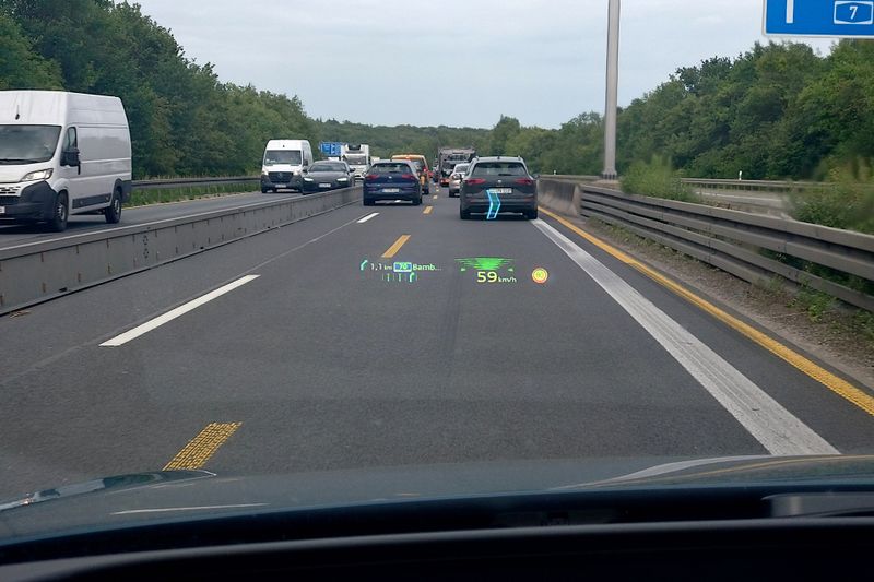 5. Assistenten: Obwohl nahezu gleich alt, sind die Assistenzsysteme des A6 E-tron deutlich ausgereifter, als beim A5. Der Spurwechselassistent auf der Autobahn funktioniert und auch andere Funktionen heben das ADAS-System auf Level 2++. (Bild: Sven Prawitz/Vogel Communications Group)