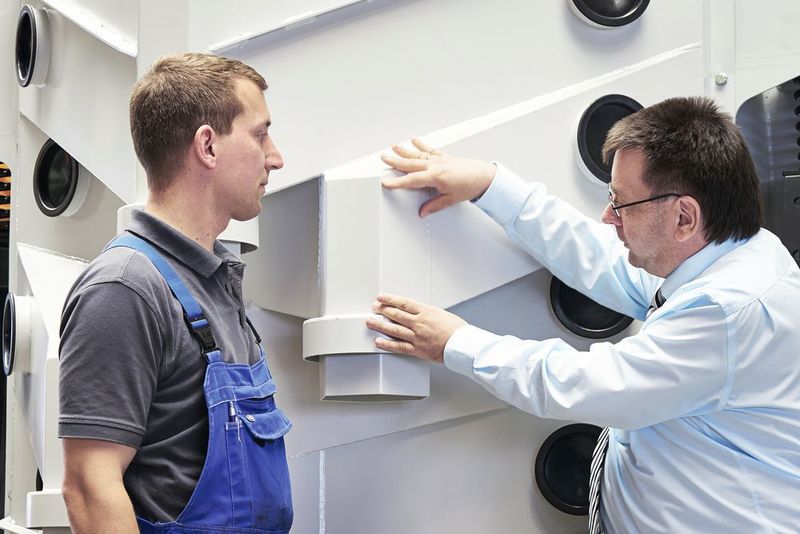 Auffälliges Detail ist das sechseckige Design der Produktausläufe, das den problemlosen Wechsel von Verschleißblechen ermöglicht.  (Allgaier-Group)