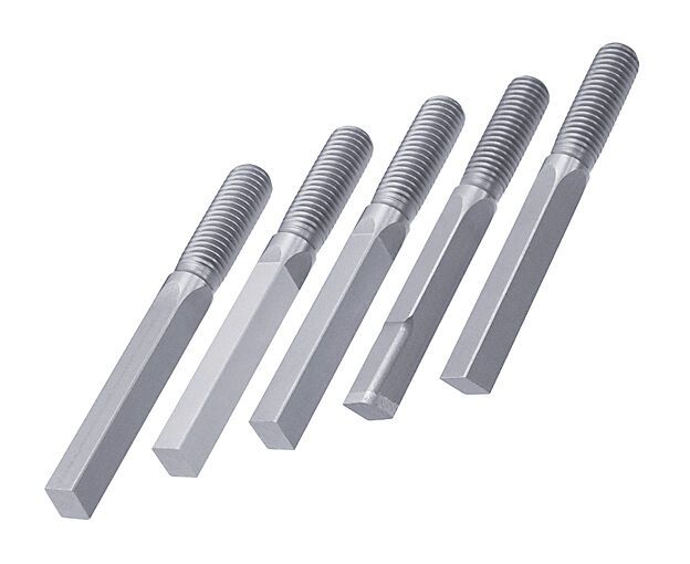 Ob Stoßstähle für Trumpf-Kantenformer (hier im Bild), Messer für Scheren oder Stempel für Nibbler – alle Verbrauchsmaterialien werden ständig weiterentwickelt und im Hinblick auf lange Standzeiten, hohe Produktivität und Leichtgängigkeit optimiert. Das spart Ressourcen. (Bild: Trumpf)