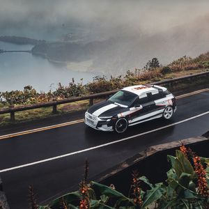 (Audi)