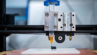 3D-Druck von Pellets zur Messung thermoelektrischer Eigenschaften.
 (Bild: WSS, photo: Felix Wey, Baden)