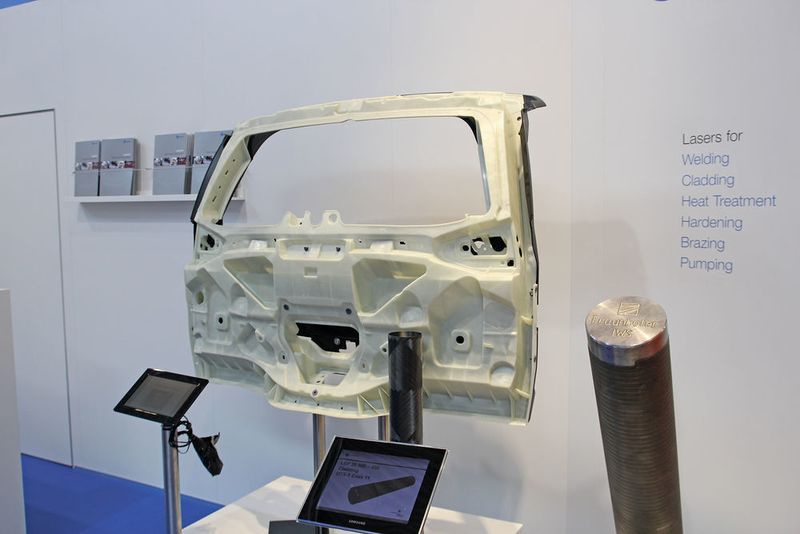 Laserline zeigte auch diese Kfz-Heckklappe, die demonstriert wie der hybride Leichtbau via Laserschweißen funktionieren kann. (Königsreuther)