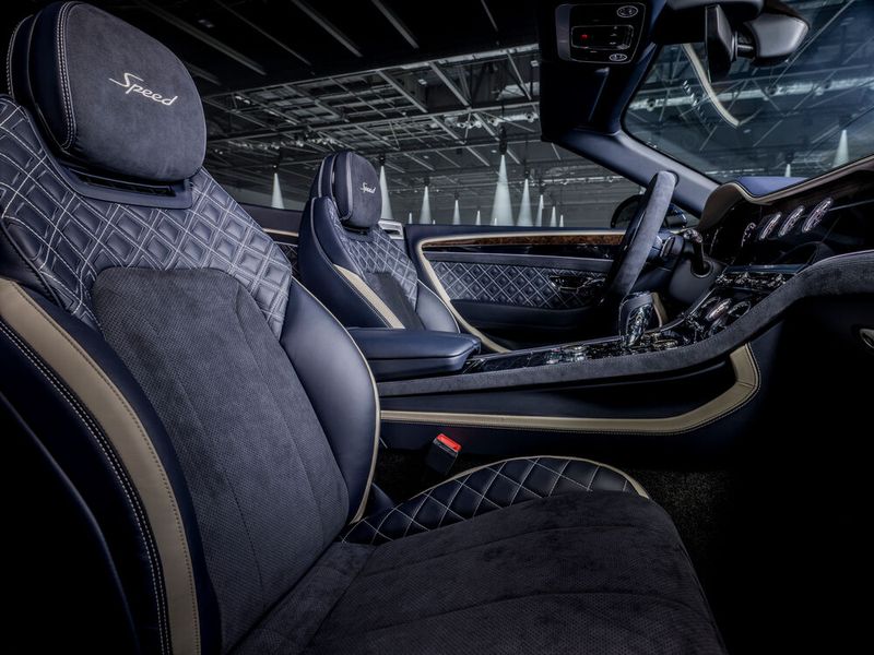 Das Modell hält, was der Markenname verspricht: Luxus und edles Ambiente. (Bild: Bentley)