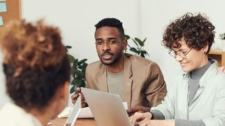 Eine erfolgreiche Wandlungsfähigkeit der Arbeitswelt erfordert offene Kommunikation und ein Umdenken in der Organisationsstruktur, um die Potenziale der Digitalisierung voll ausschöpfen zu können. (Bild: frei lizenziert)