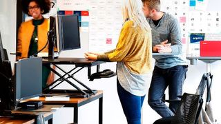 Gesunde Arbeitsplätze von morgen: Flexible, mobile und stationäre Lösungen, einfach nachrüstbar (Bild: Ergotron)