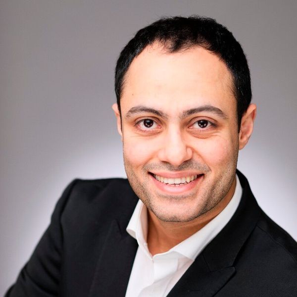 Mohamad Janbain ist ein international anerkannter Experte mit mehr als 20 Jahren Erfahrung in Ingenieurwesen und innovativer Technologie, der maßgeblich zur Entwicklung und Optimierung der DLP-Technologie beigetragen hat. Seine Arbeit als Head of Process Development & Control bei EnvisionTEC GmbH sowie seine Rolle als Miterfinder von über acht Patenten machen ihn zu einer Schlüsselfigur in diesem Feld. (Bild: EnvisionTEC GmbH)