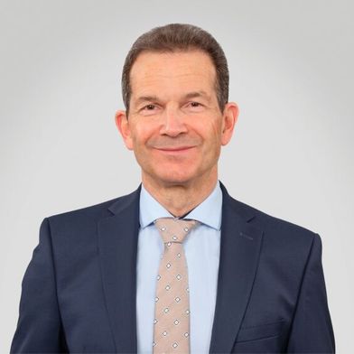 Bernd Hermeler ist CEO der Cemecon AG. Er studierte Maschinenbau an der RWTH Aachen – jener Universität, aus der das Unternehmen vor 40 Jahren als Spin-off hervorging. Hermeler verantwortet heute die globale Ausrichtung des Beschichtungsspezialisten, der mit Niederlassungen in Europa, den USA, China, Japan und Indien als technologischer Weltmarktführer in der Beschichtung von Zerspanwerkzeugen gilt. (Bild: Cemecon AG)