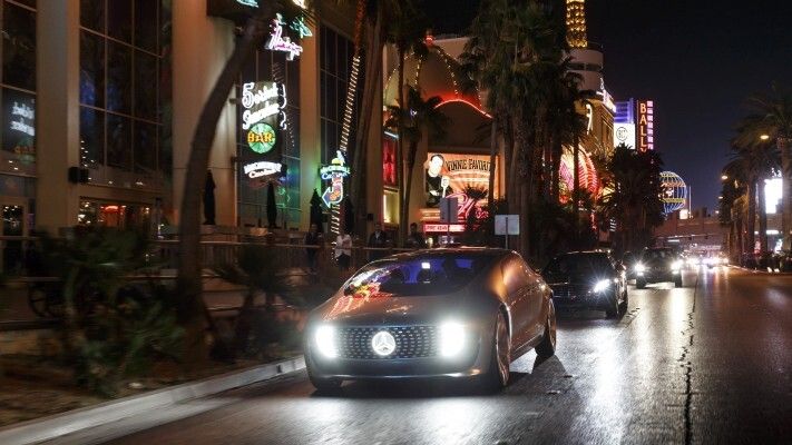 Weltpremiere des Mercedes-Benz F 015 Luxury in Motion auf der CES: Revolution der Mobilität (Mercedes-Benz)