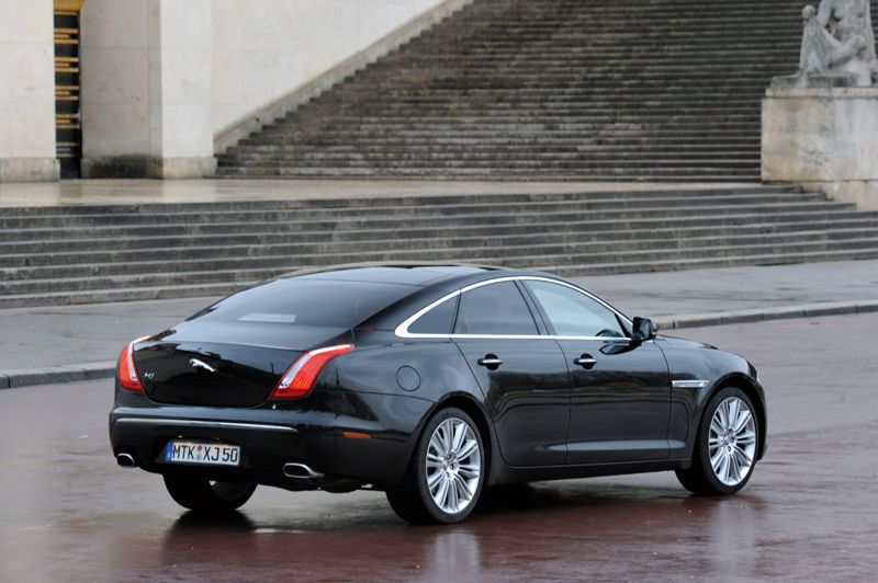 Designt hat die Oberklasse-Limousine Ian Callum (Archiv: Vogel Business Media)