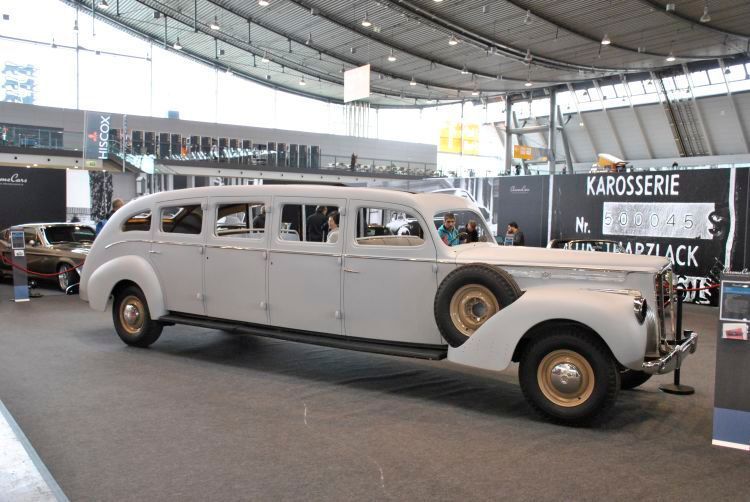 Kennen Sie den? Klar, ist doch ein 1941er Packard Henney 160 Super 8. Die Firma Henney verlängerte serienmäßige Limousinen und baute damit unter anderem sogenante Airport-Shuttle-Fahrzeuge. Zwölf Stück dieser kuriosen Umbauten enstanden seinerzeit. (Dominsky)