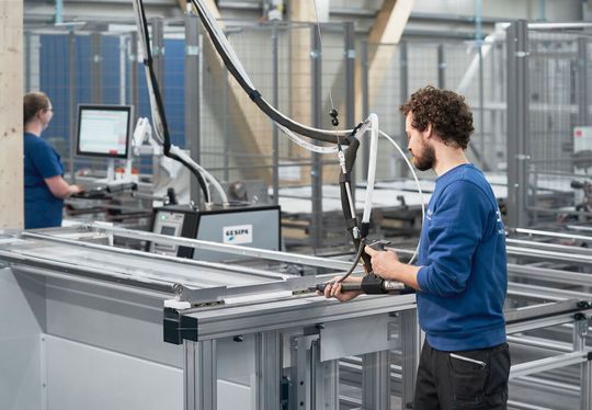 Wenn es um die Blindniettechnik geht, kommt man im Rahmen der Blechexpo 2023 um Gesipa nicht herum, heißt es. Präsentiert werden Highlights, wie die Blindnietmuttern Torque Resistant, High Strength und Light Weight. Aber auch die Automatisierung ist ein Thema.(Bild:  Gesipa)