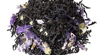 Heiß in der Tasse – „heiß“ in der Herstellung: Die Tee-Verarbeitung ist nicht ungefährlich. (Synelnychenko Dmytro / Fotolia.com)