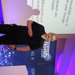 Andreas Gauger, Pionier der Branche, eröffnete den Summit mit seinen Einschätzungen, was Service Provider von Automobilherstellern lernen können.(Vogel IT.Medien GmbH)