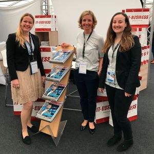 Das IT-BUSINESS-Team (v. l. Hannah Lamotte, Stephanie Steen, Sarah Böttcher) war startklar für einen interessanten Messetag.