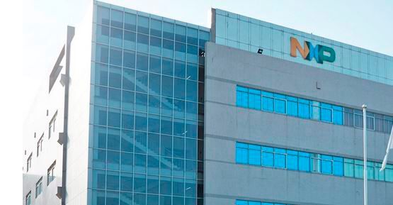 NXP stellt auf der CES 2020 in Las Vegas die nächste Innovation aus seiner i.MX-Prozessorfamilie vor. Der neue Applikationsprozessor ist der erste mit einem Neuralprozessor (Neural Processing Unit, NPU) und unterstützt damit Edge-basiertes maschinelles Lernen und künstliche Intelligenz unter anderem für IoT- und Industrieanwendungen. Mit dem neuen i.MX-Prozessor ausgestattete Geräte sind in der Lage, Personen und Gegenstände mit hoher Genauigkeit zu erkennen sowie Entscheidungen zu treffen und Verhalten präzise vorherzusagen. Damit können sie die Automatisierung in der Fertigung vorantreiben und die vernetzte Fabrik steuern und überwachen. NXP produziert ein umfangreiches Portfolio an Arm-basierten i.MX-Anwendungen und Crossover-Prozessoren, Layerscape-Prozessoren, Mikrocontrollern, Sensoren und Verbindungslösungen mit EdgeVerse. das kostengünstige, zuverlässige und sichere Systeme von rauen Embedded-Umgebungen bis hin zur Cloud ermöglicht.  (Bild: NXP)