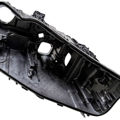 Headlight housing. Reduced weight and higher productivity thanks to Luvobatch — blowing agent masterbatches. (Source: Lehvoss)