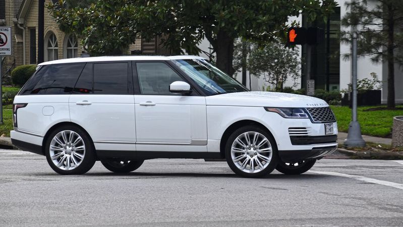 Dickschiffe unerwünscht: Der Verein Deusche Umwelthilfe will in 150 Städten hohe Parkgebühren für große SUV durchsetzen.(Bild:  frei lizenziert /  Pixabay)